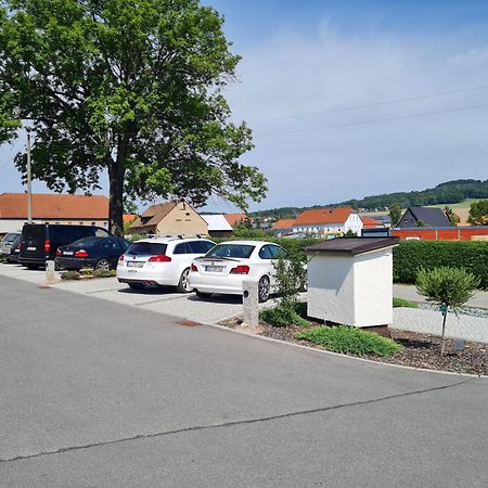 Familien- Und Apartmenthotel Lerchenberghof Walddorf  Exteriör bild