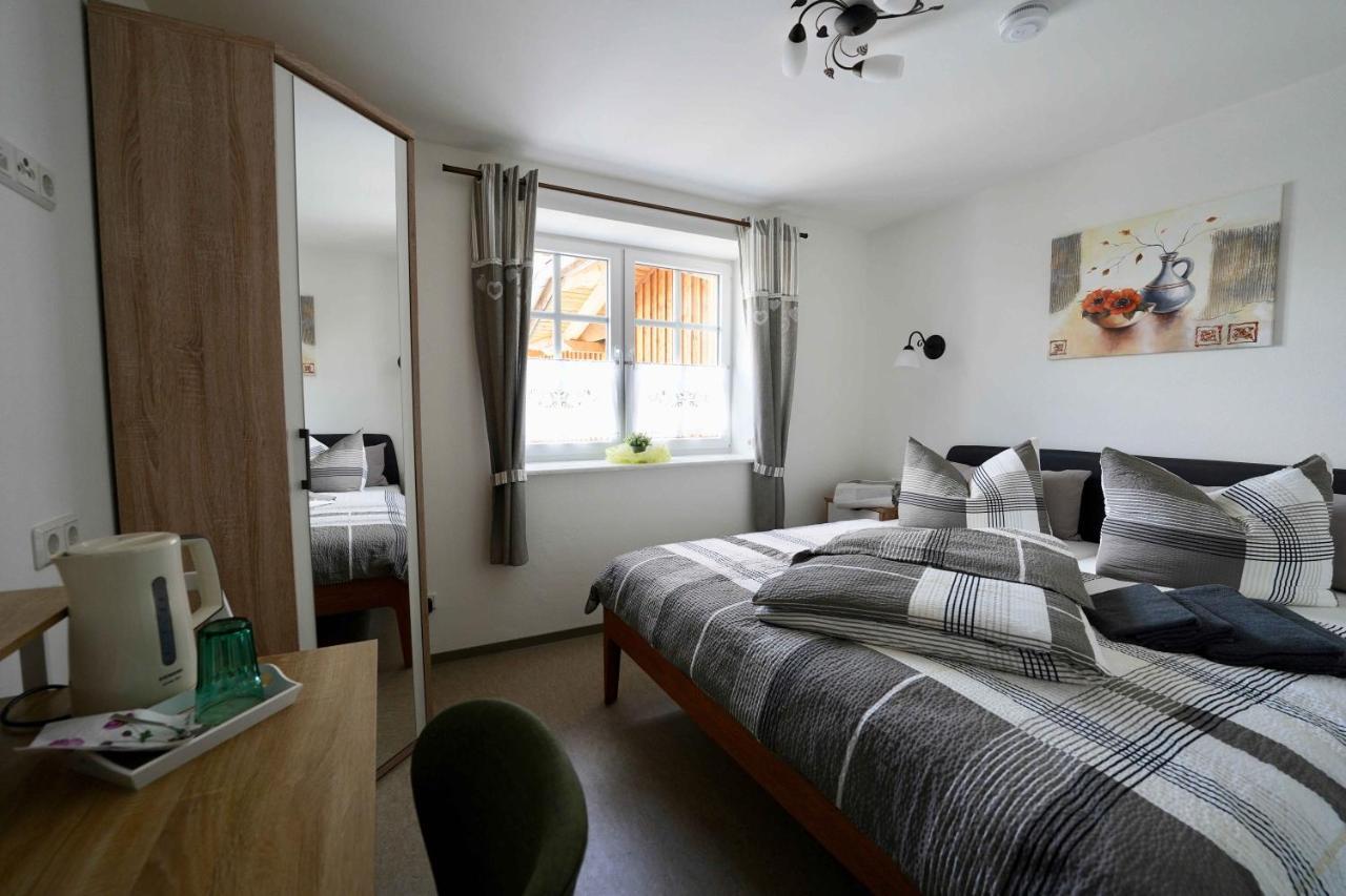 Familien- Und Apartmenthotel Lerchenberghof Walddorf  Exteriör bild